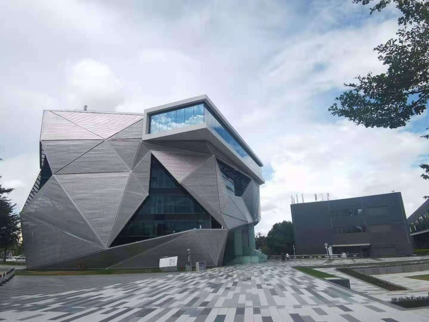 山東室外全彩LED透明屏